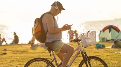 Can (and should) bicyclists in Florida wear headphones?